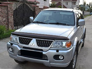 Mitsubishi Pajero Sport 1996–2007 Motorhjelmsdeflektor (SIM) foto 1