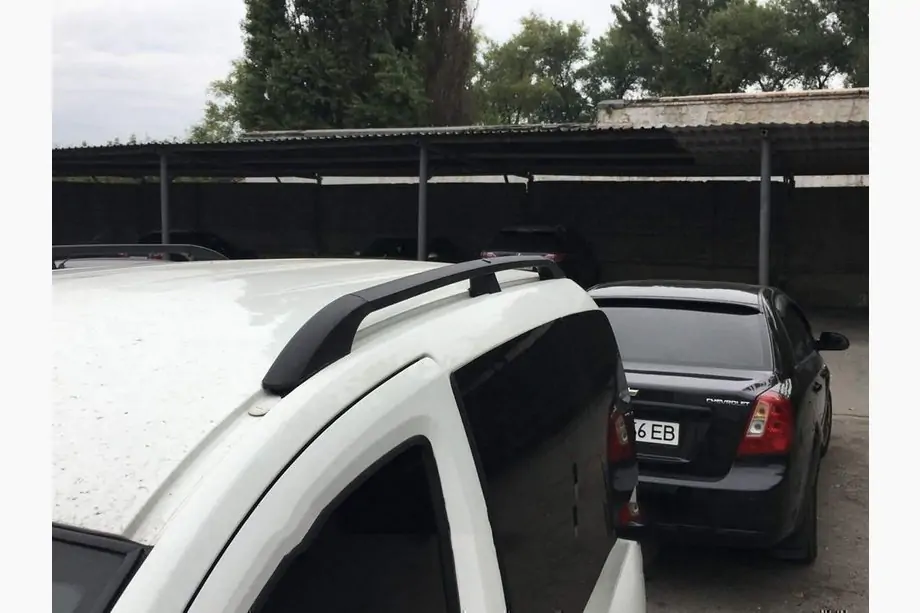 Citroen Nemo 2007–2017 Sorte tagrælinger Plastfod Foto 1