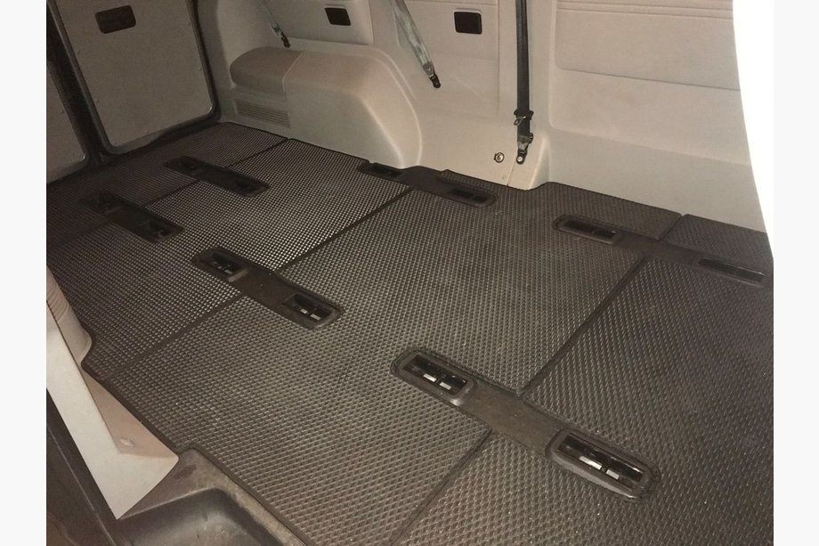 Volkswagen T5 2010–2015 EVA måttesæt V1 (lang akselafstand, komplet kabine, sort) Image