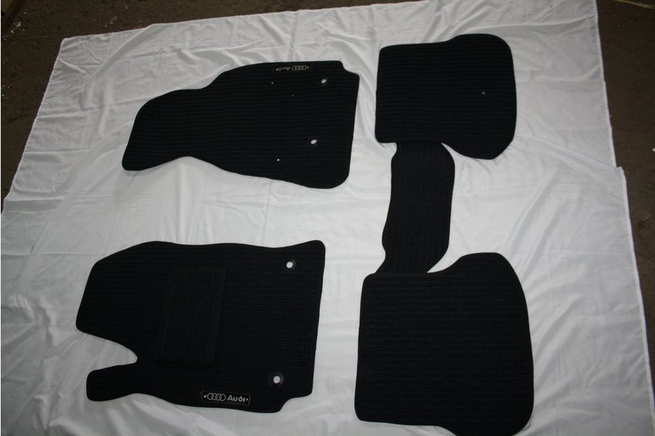 Audi Q7 2005–2015 Tekstil gulvmåtter til kabinen (Corona) Image