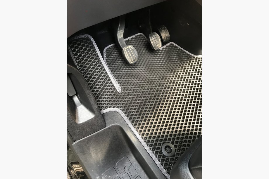 Opel Vivaro 2019– Polyurethan-gulvmåtter (2 stk., EVA, sorte) 1+1 Image