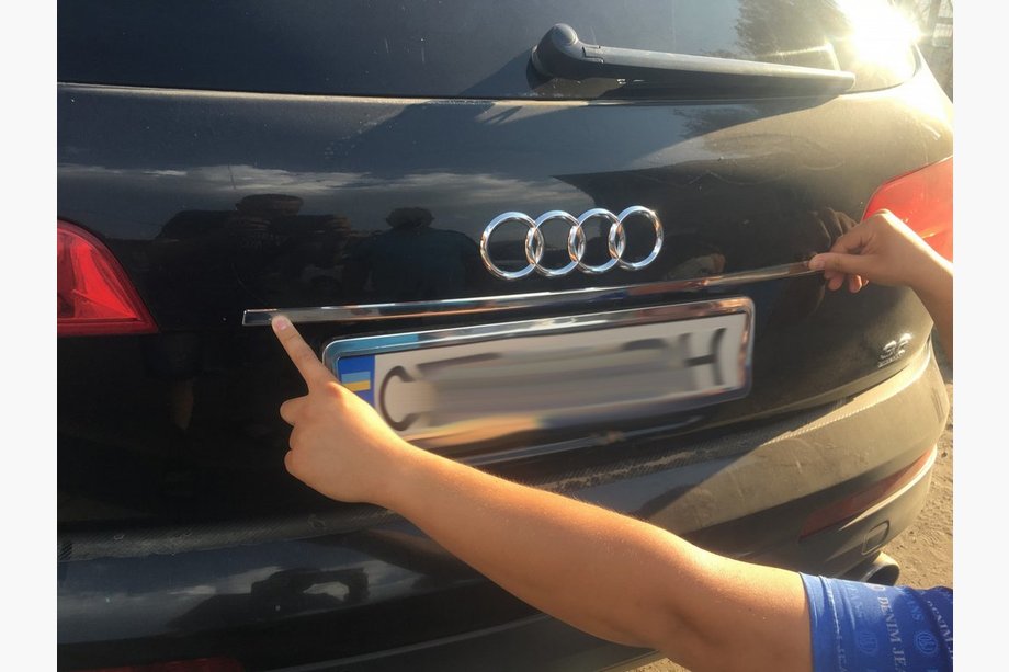 Audi Q7 2005–2015 Kromliste over nummerpladen Carmos (rustfrit stål) Image