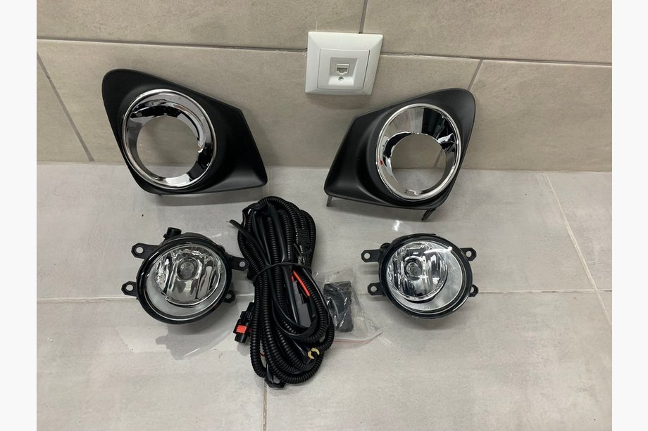 Toyota Corolla 2013–2019 Tågelygtesæt 2013-2016 (2 stk., halogen) Image