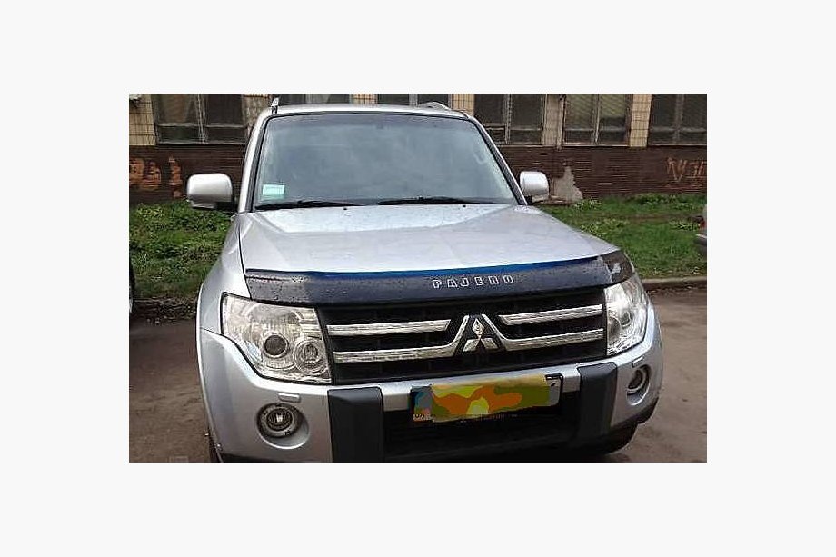 Mitsubishi Pajero Wagon IV 2006–2021 Motorhjelmsdeflektor (VIP) Image