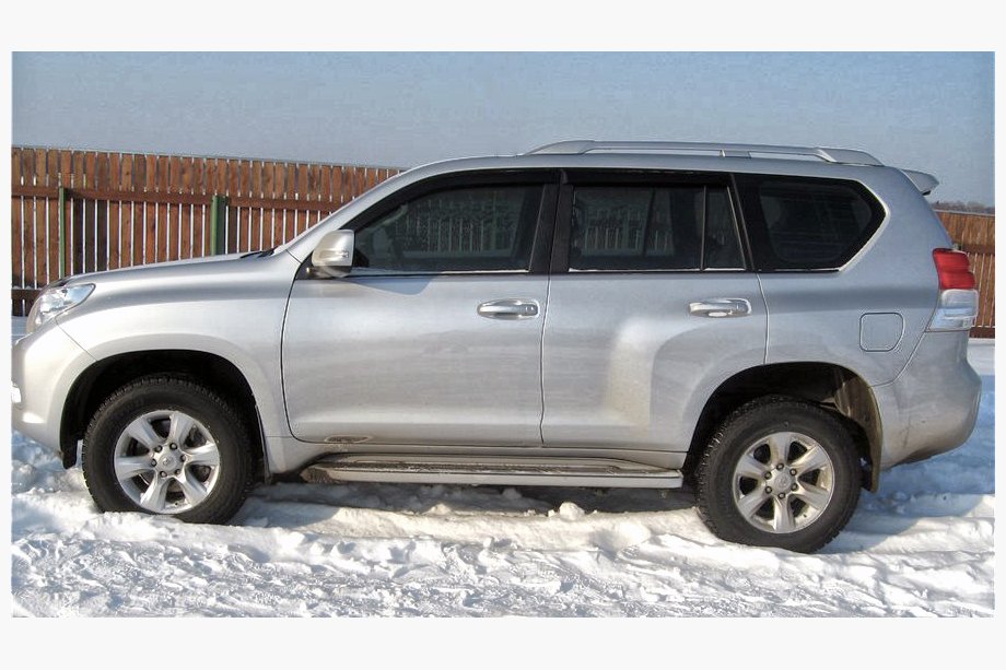 Toyota Land Cruiser Prado 150 2009–2023 Tagrælinger i originalt design (grå, 2 stk) Foto 4