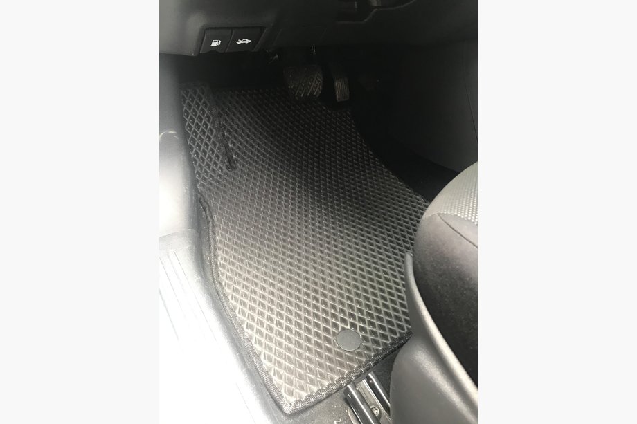 Nissan Juke 2010–2019 EVA gulvmåtter (sorte) Image