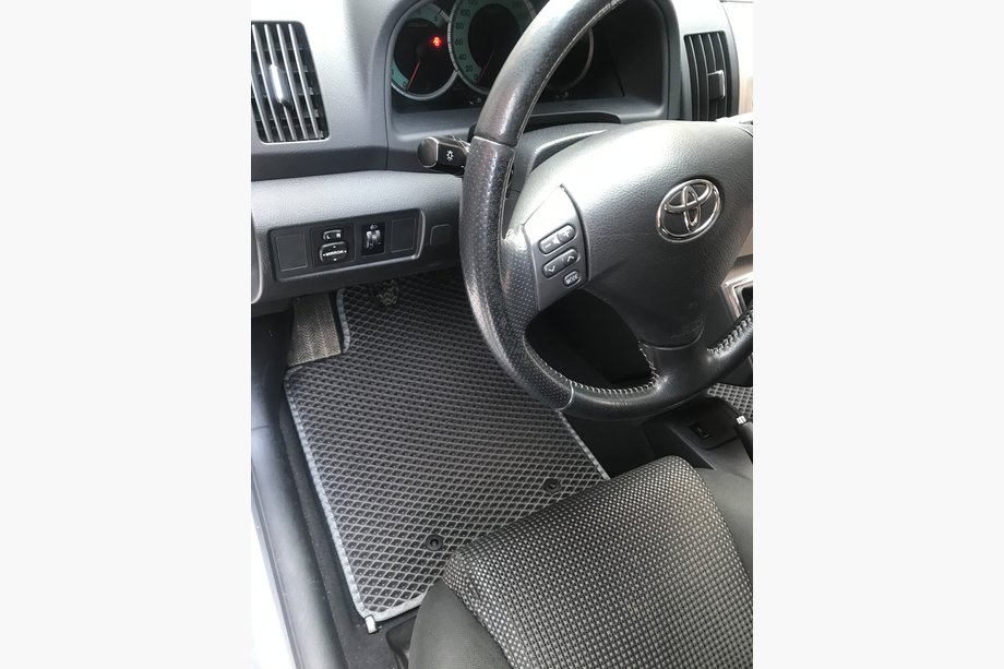 Toyota Corolla Verso 2004–2009 EVA gulvmåtter (sorte) Image