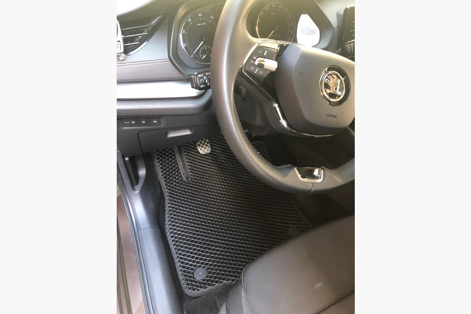 Skoda Octavia IV A8 2020– EVA gulvmåtter (sorte) Foto 1