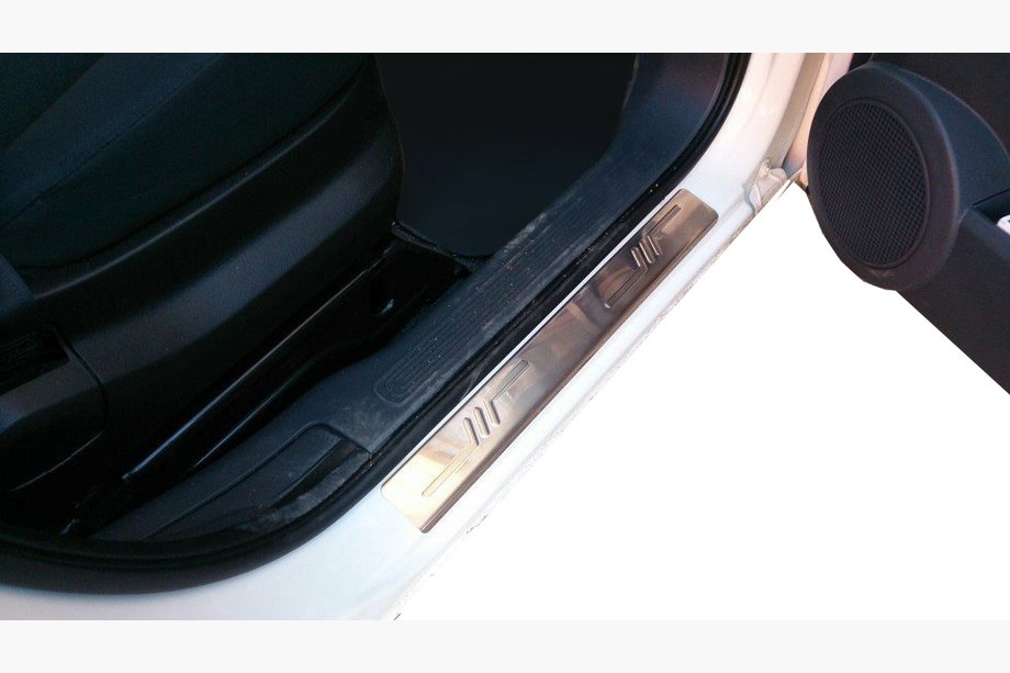 Fiat Fiorino/Qubo 2008–2024 OmsaLine dørtrinslister (2 stk., rustfrit stål) Image