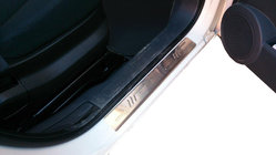 Fiat Fiorino/Qubo 2008–2024 OmsaLine dørtrinslister (2 stk., rustfrit stål) foto 1