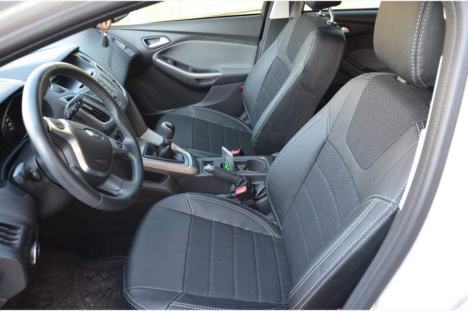 Ford Focus III 2011–2017 Modeltilpassede sædeovertræk i kunstlæder Brothers Dynamic Image