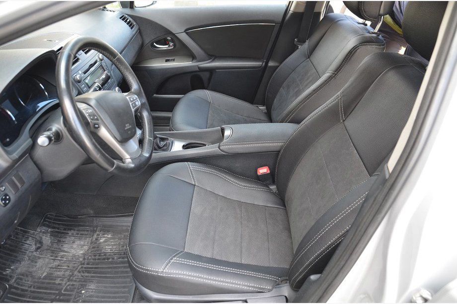 Toyota Avensis 2009–2018 Bilsædeovertræk (kunstlæder ↗ Alcantara-erstatning) Image