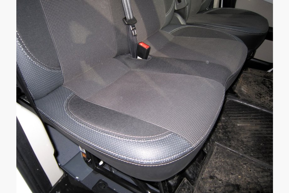 Opel Vivaro 2015–2019 Sædeovertræk til bil (stof + kunstlæder, Premium) Forsæder (2+1) + hele kabinen Foto 3