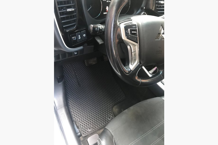 Mitsubishi Outlander 2012–2021 EVA-måtter P-HEV (sorte) Image