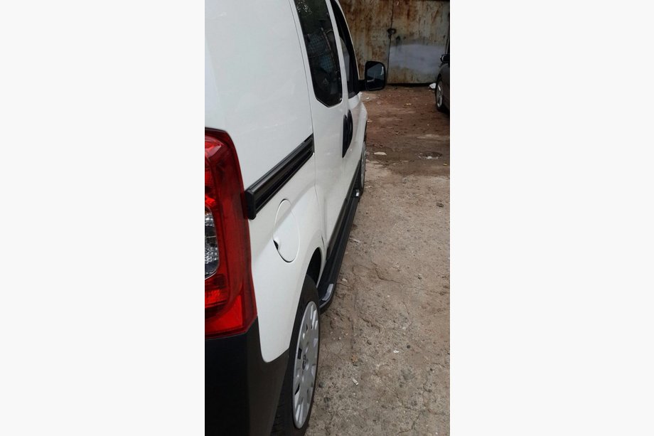 Fiat Fiorino/Qubo 2008–2024 Sidetrin Rainbow Black (2 stk., aluminiumsprofil) Foto 3
