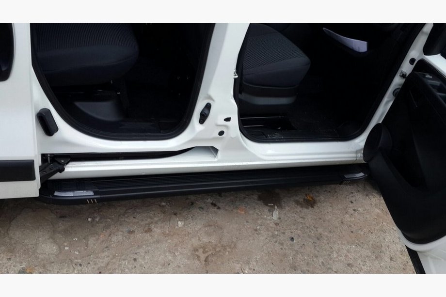 Fiat Fiorino/Qubo 2008–2024 Sidetrin Rainbow Black (2 stk., aluminiumsprofil) Foto 4