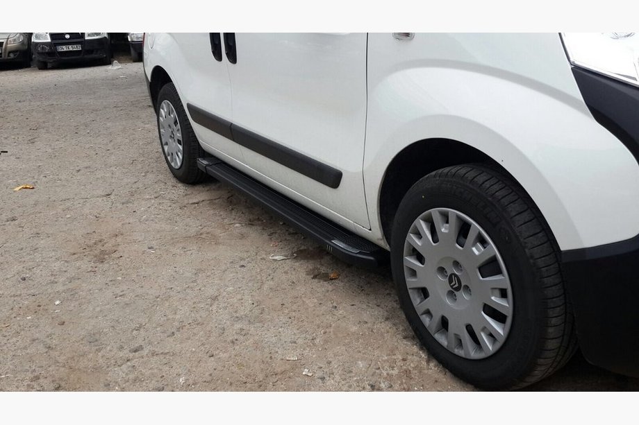 Fiat Fiorino/Qubo 2008–2024 Sidetrin Rainbow Black (2 stk., aluminiumsprofil) Foto 5