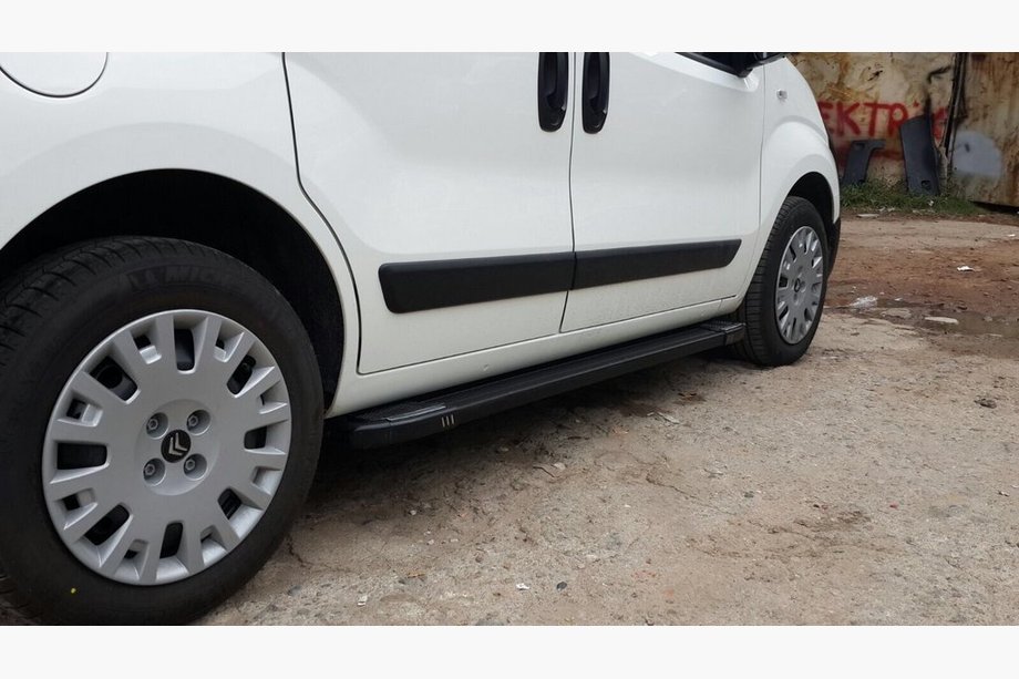 Fiat Fiorino/Qubo 2008–2024 Sidetrin Rainbow Black (2 stk., aluminiumsprofil) Foto 6