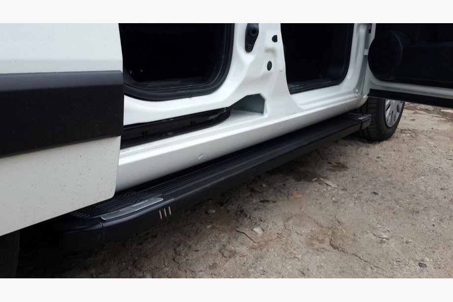 Fiat Fiorino/Qubo 2008–2024 Sidetrin Rainbow Black (2 stk., aluminiumsprofil) Foto 7