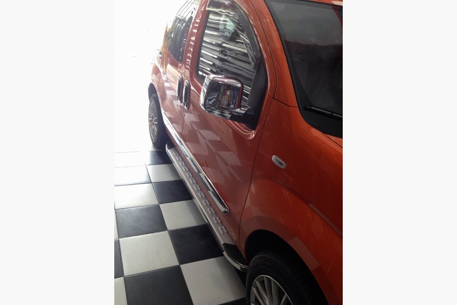 Peugeot Bipper 2008–2017 Sidetrin MsLine Omsa (2 stk., aluminium) Image