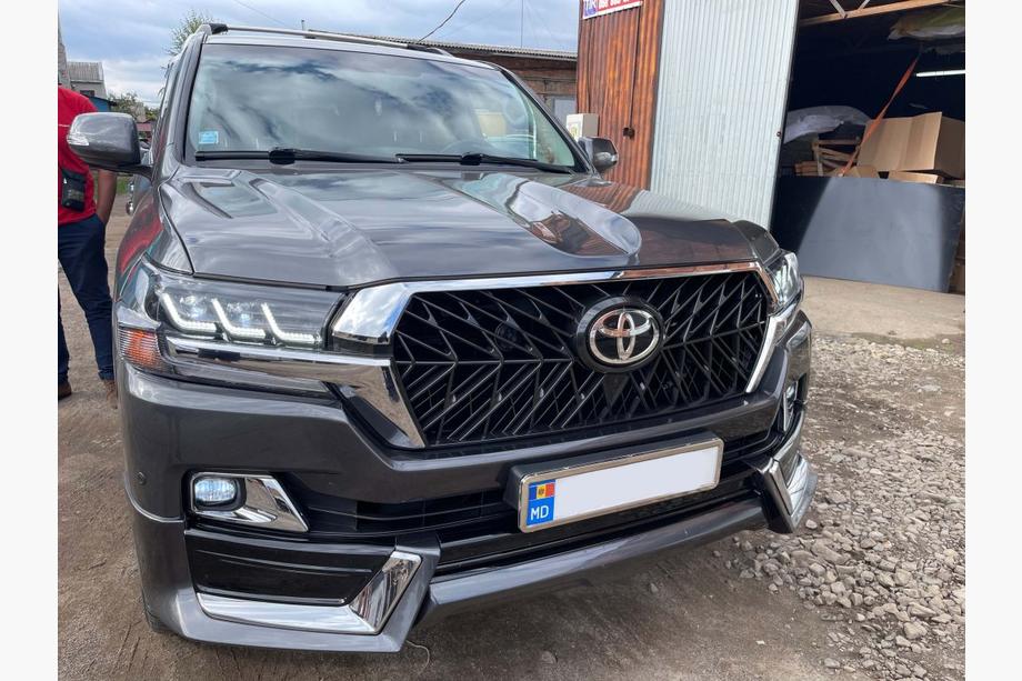 Toyota Land Cruiser 200 2007–2021 Bodykit-sæt 2016↗ (TRD 2021) Sort farve Image