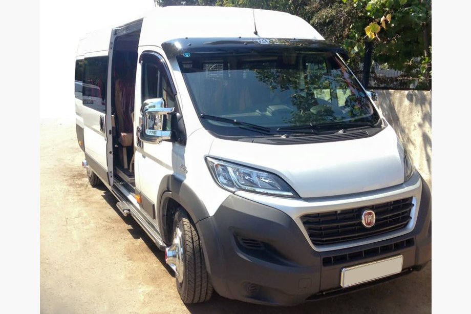 Fiat Ducato 2006–2025 Forrudevisir (sort højglans, 5 mm) Image