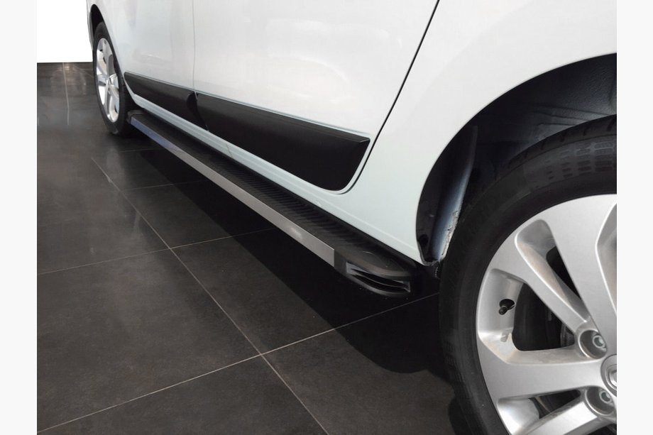 Volkswagen T5 Transporter 2003–2010 Sidetrin Maya V1 (2 stk., aluminium) Kort akselafstand Image