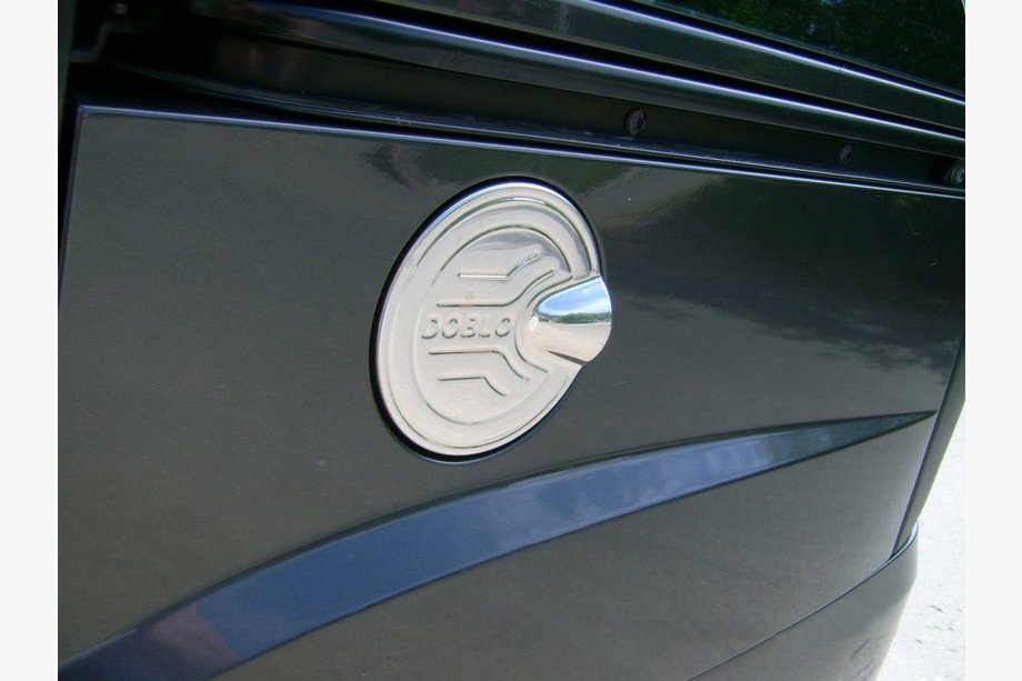Fiat Doblo I 2005–2010 Tankdækselbeklædning (rustfrit stål) Carmos - Tyrkisk stål Image