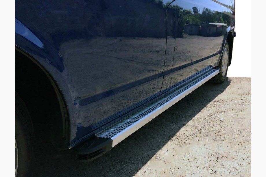 Volkswagen T5 Multivan 2003–2010 Sidetrin Maya V2 (2 stk., aluminium) Image
