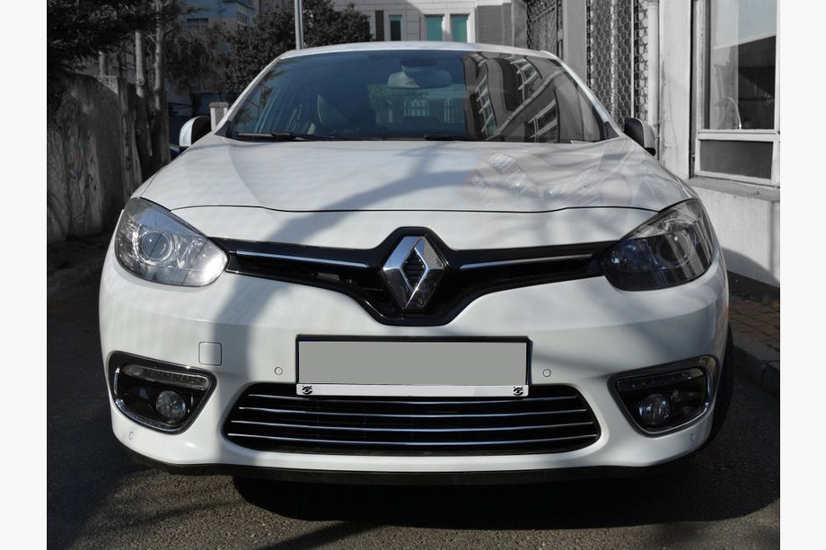 Renault Fluence 2009–2016 Lister til kofangergitter (2013↗, rustfrit stål) Carmos - Tyrkisk stål Image