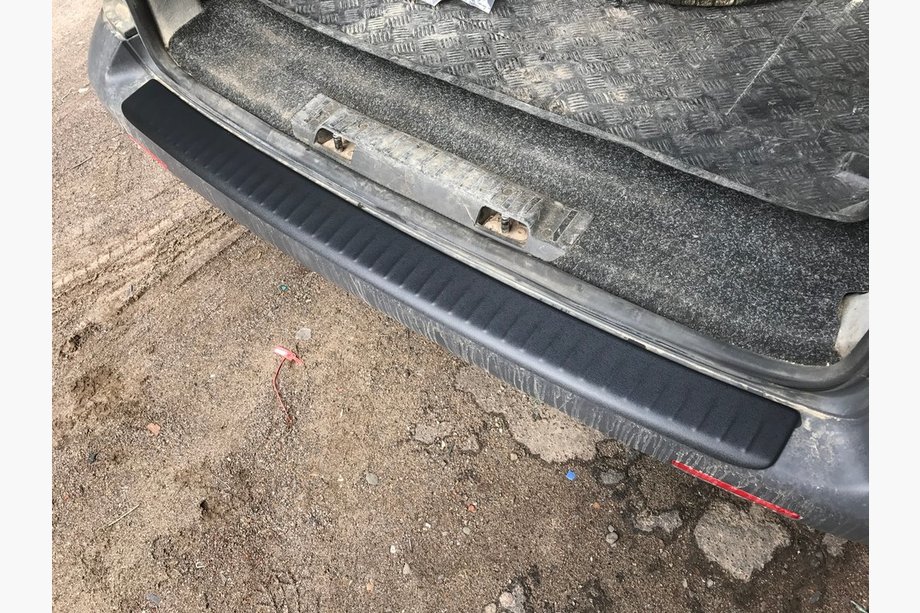 Volkswagen T5 2010–2015 Bagkofangerbeskytter med ombuk (ABS-plast) Foto 2