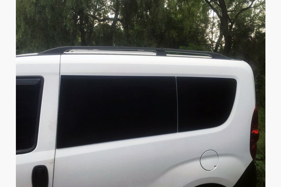 Opel Combo 2012–2018 Sorte tagrælinger Image