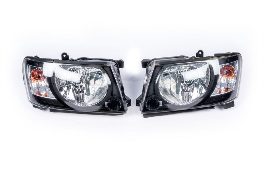 Nissan Patrol Y61 1997–2011 Forlygter Safari Black (2004-2008, 2 stk.) Foto 1