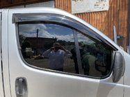 Opel Vivaro 2001–2015 Vindafvisere til sideruder (2 stk., ANV) foto 1