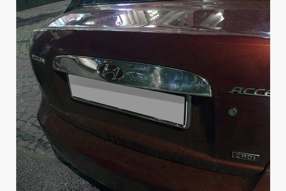 Hyundai Accent 2006–2010 Liste over nummerplade (rustfrit stål) Carmos - Tyrkisk stål Image