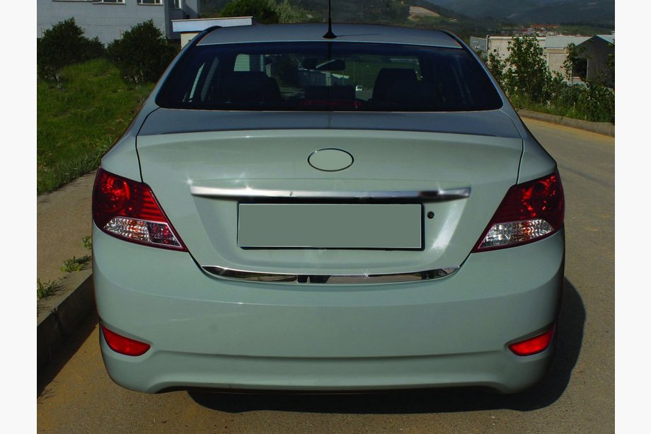 Hyundai Accent 2011–2017 Bagagerumskantliste (rustfrit stål) OmsaLine - italiensk rustfrit stål Image