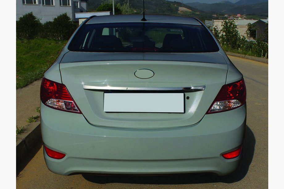 Hyundai Accent 2011–2017 Liste over nummerplade (rustfrit stål) Image