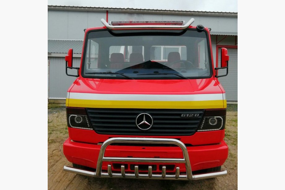 Mercedes T2 (507-814) 1967–1996 Kængurubøjle med sidebøjler (rustfrit stål) Image