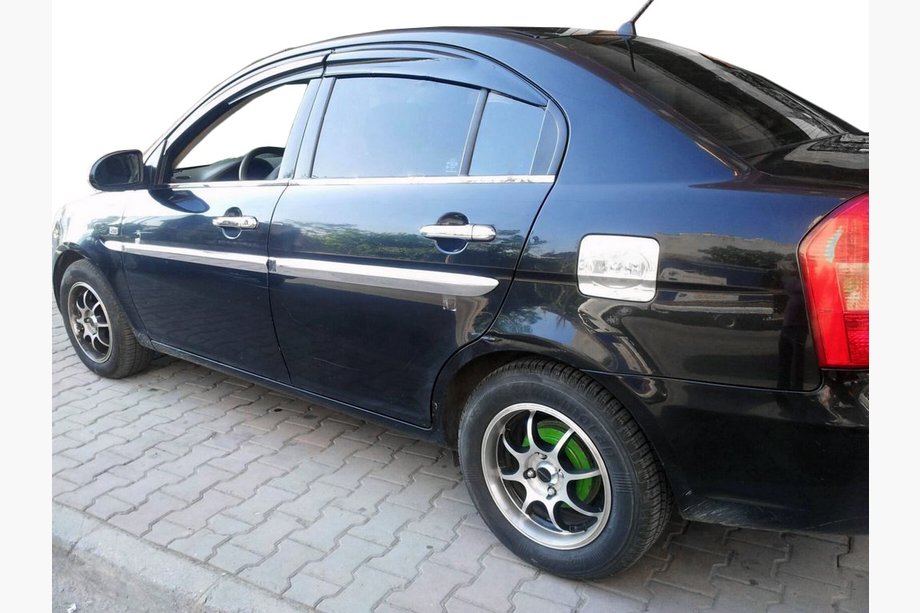 Hyundai Accent 2006–2010 Udvendige vindueslister i rustfrit stål (4 stk.) Carmos - Tyrkisk stål Image