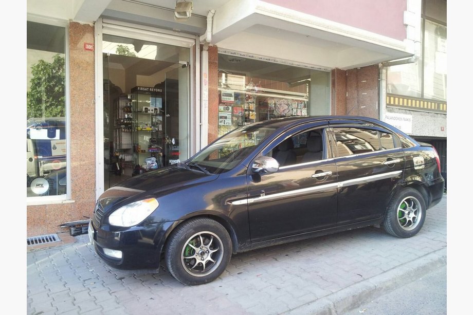 Hyundai Accent 2006–2010 Dørlister (4 stk., rustfrit stål) Foto 3