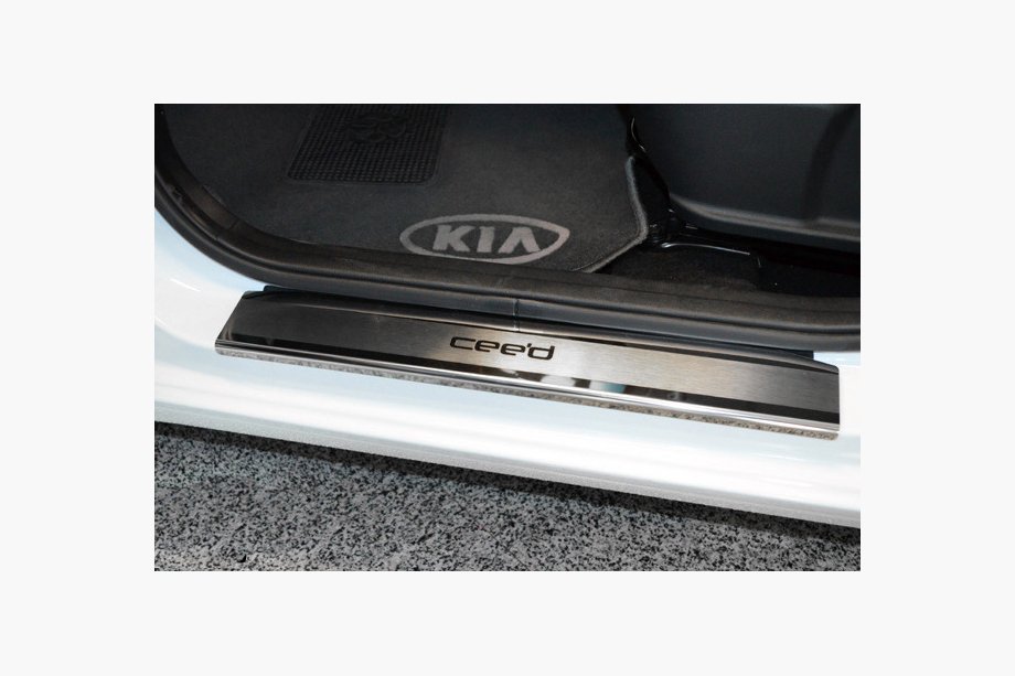 Kia Ceed 2012–2018 Dørtrinslister Nathaniko (4 stk., rustfrit stål) Standard - Lohmann tape, 0,5 mm Image