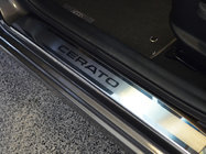 Kia Cerato 1 2004–2009 Dørtrinslister Nathaniko (4 stk., rustfrit stål) Standard - Lohmann tape, 0,5 mm foto 1