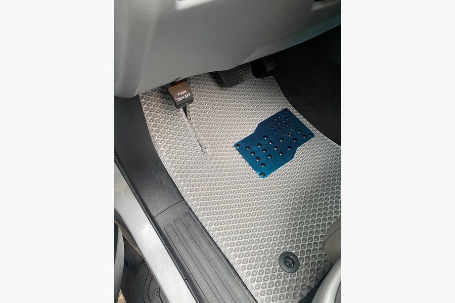 Toyota Sequoia 2007–2022 Polyurethan bilmåtter, 3 rækker (EVA, grå) Image