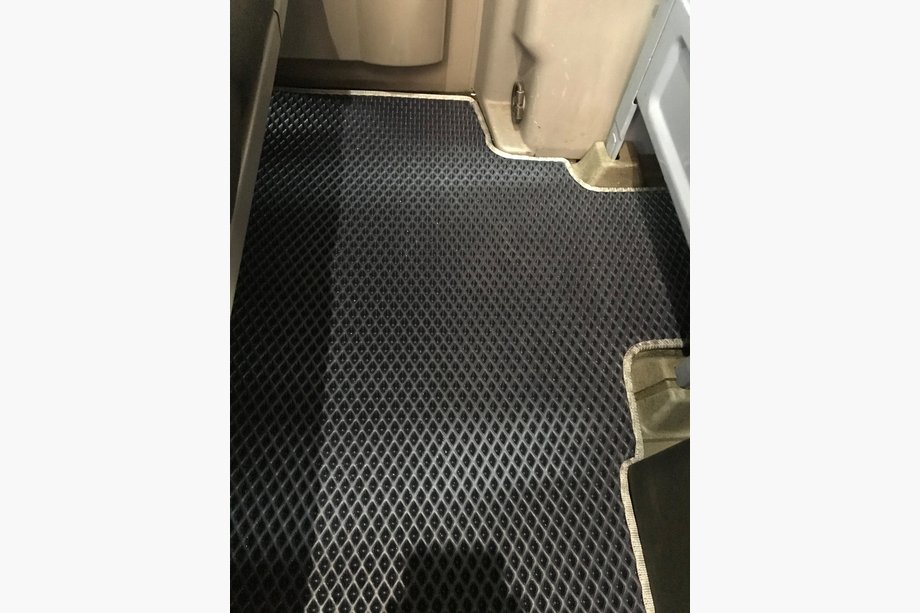 Mercedes Sprinter W906 2006–2018 Gulvmåtter til 2. række til original vare-/personudgave (EVA, sorte) Image
