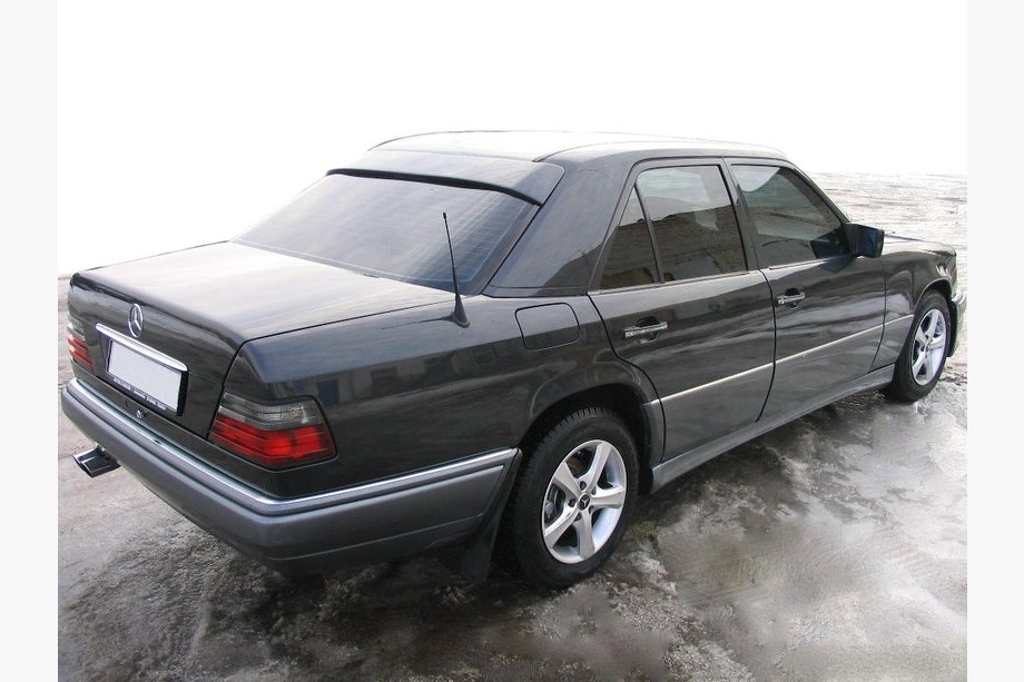 Mercedes E-klasse W124 1984–1997 Blende (glasfiber, klar til lakering) Image
