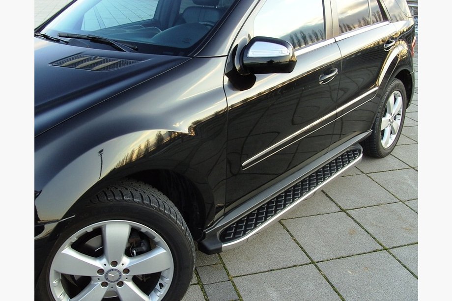 Mercedes ML W164 2005–2011 BlackLine sidetrin (2 stk., aluminium) Image