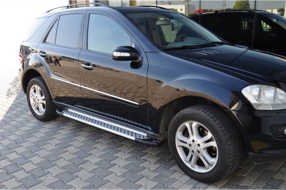Mercedes ML W164 2005–2011 Sidetrin Allmond Grey (2 stk., aluminium) Foto 1