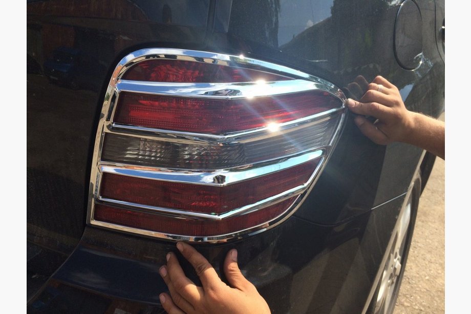 Mercedes ML W164 2005–2011 Krom baglygtekåber (2 stk., plast) Image