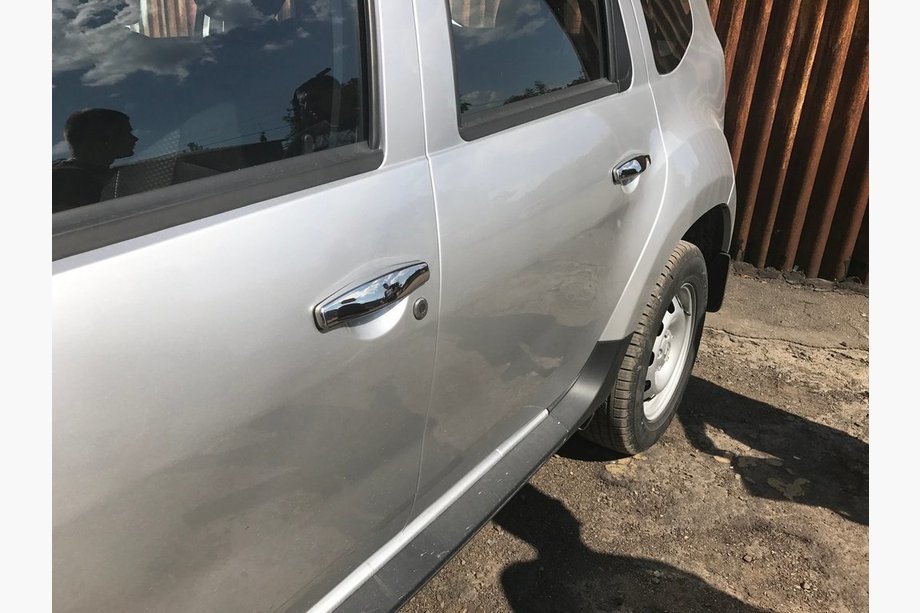 Dacia Duster 2008–2018 Dørgrebsdæksler (4 stk., rustfrit stål) Foto 2