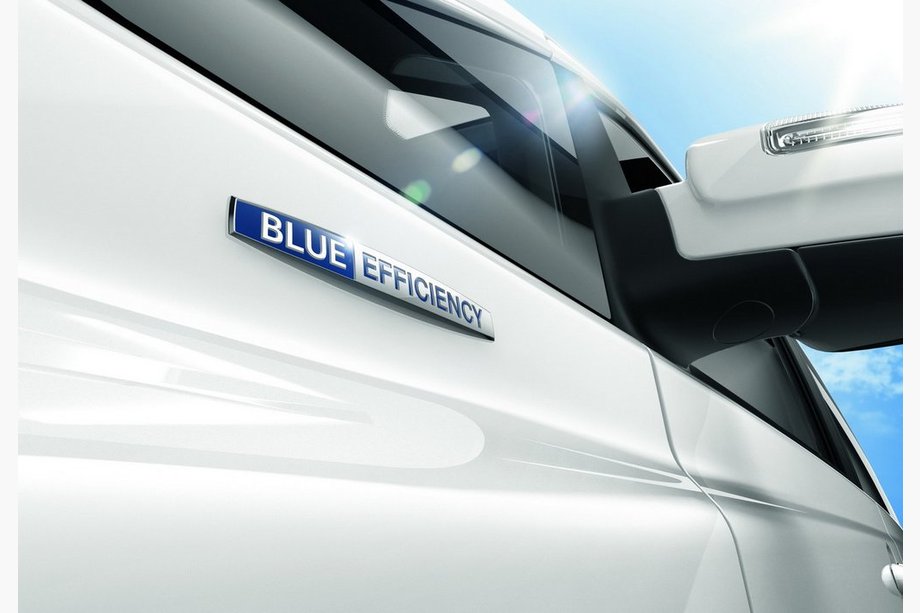 Mercedes GLA X156 2014–2019 Blue Efficiency emblem Image